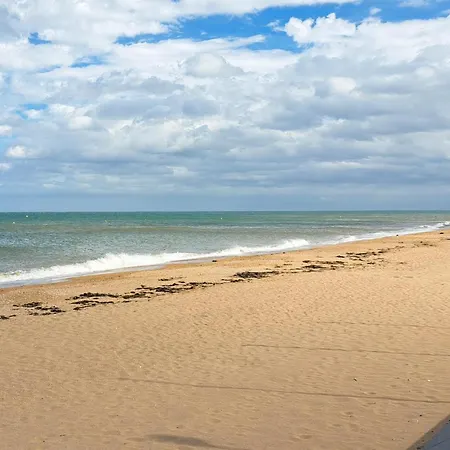 Cozy Apartment In Courseulles-Sur-Mer Apartamento