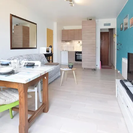Cozy Apartment In Courseulles-Sur-Mer Apartman *