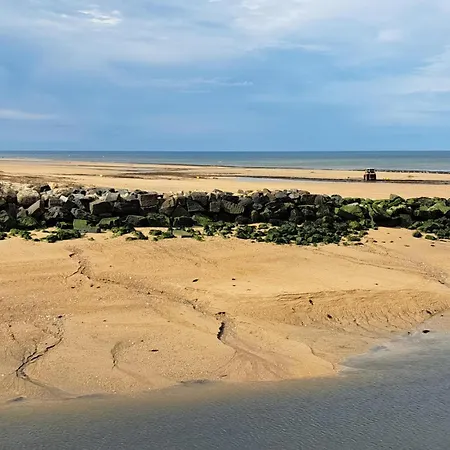 Cozy Apartment In Courseulles-Sur-Mer Apartman *